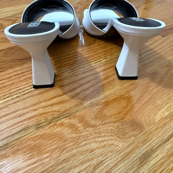 Versace Women's White Medusa 100% Leather Mule Sandals Size 37.5 - Picture 4 of 6